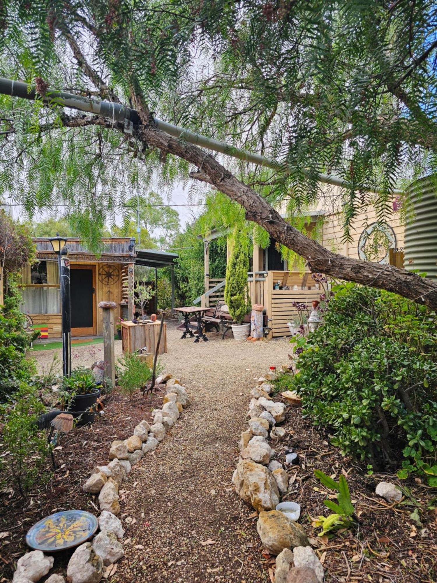 A La Folly Too The Old Workshop Bed and Breakfast Murray Bridge Esterno foto