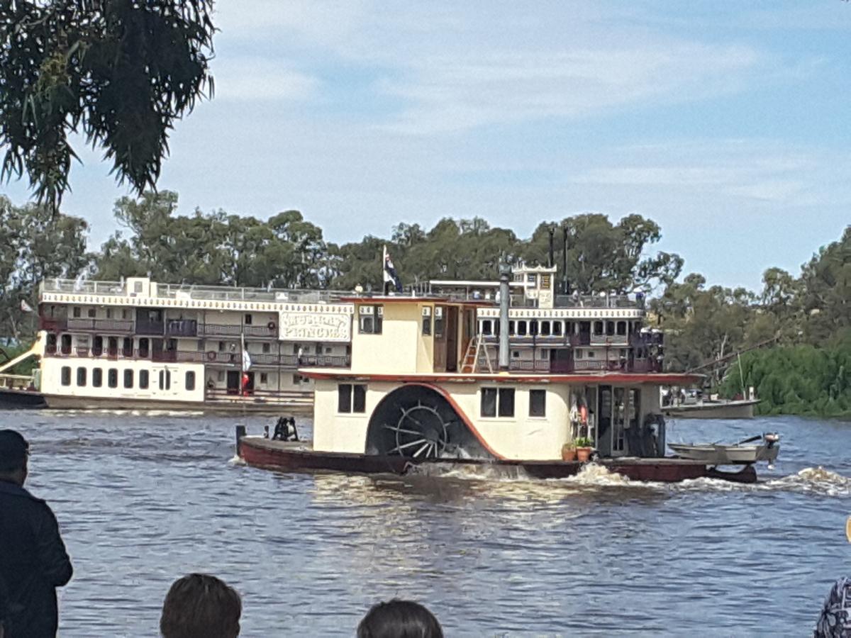 A La Folly Too The Old Workshop Bed and Breakfast Murray Bridge Esterno foto